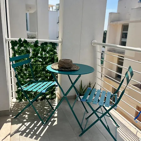 La Maison Blanche Apartment *